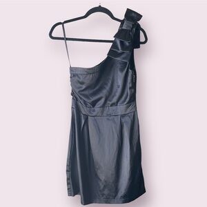 🚨FLASH SALE🚨 Papaya‎ Black One Shoulder Mini Dress